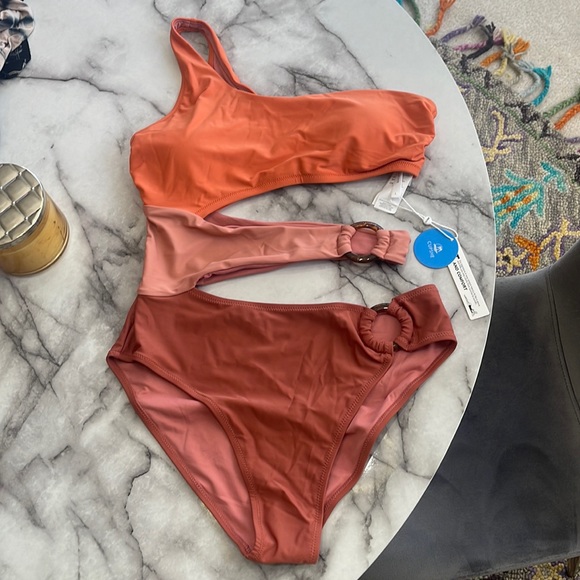 Cupshe Tori Color Block Cut-Out O-Ring One Piece Swimsuit large NWT - Picture 2 of 5